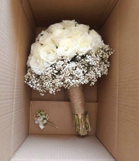 Best Wedding Flowers, Small Wedding Bouquets, Simple Wedding Bouquets, Diy Bridal Bouquet, White Rose Bouquet, Dream Wedding Decorations, Wedding Bouquets Bride, Bridal Bouquet Flowers, White Bridal Bouquet