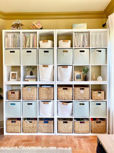 Cube Craft Room Storage, Shelf For Craft Room, Craft Room Cube Storage, Cube Shelf Craft Storage, Craft Reading Room, Craft Room Shelves Organization, Sewing Room Organisation, Cube Storage Craft Room, Boho Sewing Room