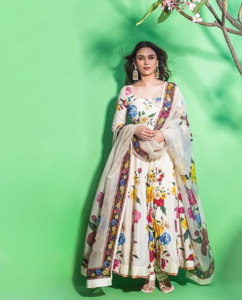 Aditi Rao Hydari Indian Outfits, अनारकली सूट, डिजाइनर कपड़े, Indian Dress Up, Indian Wedding Gowns, Aditi Rao, Indian Sari Dress, Trendy Outfits Indian, Instagram Cartoon