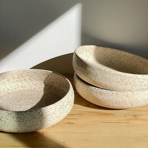 Espresso Cups Ceramic, Soup Bowls Ceramic, Rustic Pottery, Rustic Ceramics, Pasta Bowl, Pottery Crafts, Diy Pottery, Ceramics Ideas Pottery, Diy Clay Crafts