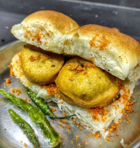 Wada Pav Photography, Fluffy Bun, Indian Fast Food, Pav Recipe, Potato Filling, Korean Street Food Recipes, Food Captions, Food Cart Design, Vegetarian Fast Food