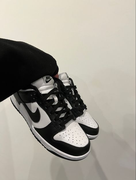 Nike Outfit Women, Nike Dunk Low Outfit Men, Nike Dunk Low Outfit Woman, Panda Outfit, Dunk Low Panda, Elegant Sneakers, Black Tennis Shoes, Nike Shoes (men), Black And White Nikes