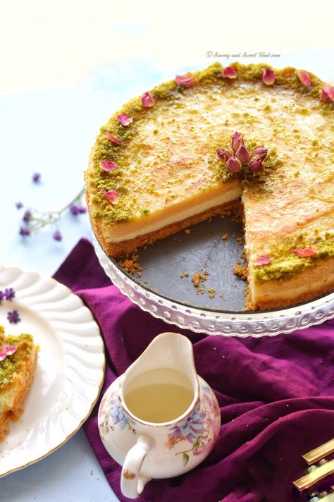 Ramadan Cheesecake, Basbousa Cheesecake, Basbousa Recipe, Ramadan Sweets, Lebanese Desserts, Rich Cheesecake, Cheesecake Layer, Arabic Desserts, حلويات عربية