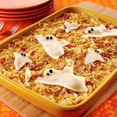 Make your own creamy cheese sauce for this delicious dinner casserole! Halloween Main Dish, Halloween Potluck, Halloween Food Dinner, Halloween Dishes, Halloween Party Dinner, Halloween Food Treats, Chicken Cordon, Land O Lakes, Halloween Dinner