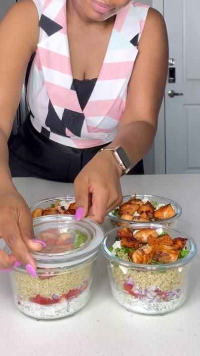 Fayette Nyehn Meal Prep, Tzatziki Bowls, Prep Lunch For The Week, Fayette Nyehn, Lunch For The Week, Weight Watchers Lunches, Recipes Tiktok, Clean Meal Prep, Jar Meals