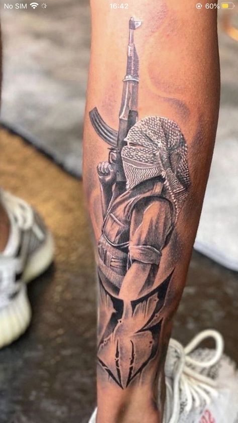 Crown Tattoo Men, Herren Hand Tattoos, Dark Skin Tattoo, Half Sleeve Tattoo Stencils, Freedom Tattoos, Gangsta Tattoos, Armband Tattoo Design, Chicano Style Tattoo, Bull Tattoos