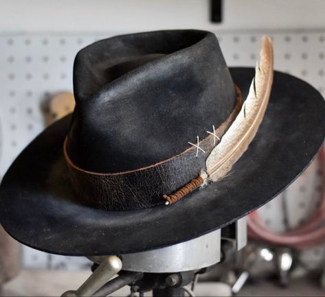 Mens Fashion Accessories, Body Draw, Dope Hats, Mens Hats Fashion, Boho Men, Chapeau Cowboy, Fancy Hats, Western Hats, Leather Hats