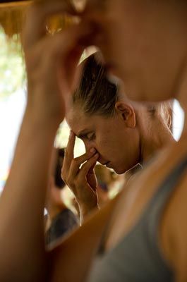 Pranayama. Learn this breathwork and more at a Zuna Yoga teacher training. http://www.zunayoga.com/yoga-teacher-training-1.html Yoga Pranayama, Meditation Teacher Training, Pranayama Yoga, Fitness Vision Board, Breathing Meditation, Yoga Pictures, Yoga Photos, Partner Yoga, Yoga Body