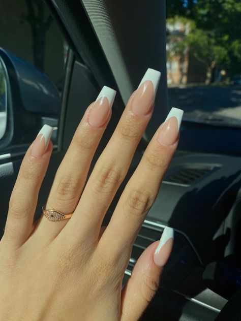 white French tip nails evil eye ring White Tip Acrylic Nails, White French Tip Nails, Ongles Beiges, White Tip Nails, Nagellack Trends, French Tip Nail Designs, White French Tip, Beige Nails, White Acrylic Nails