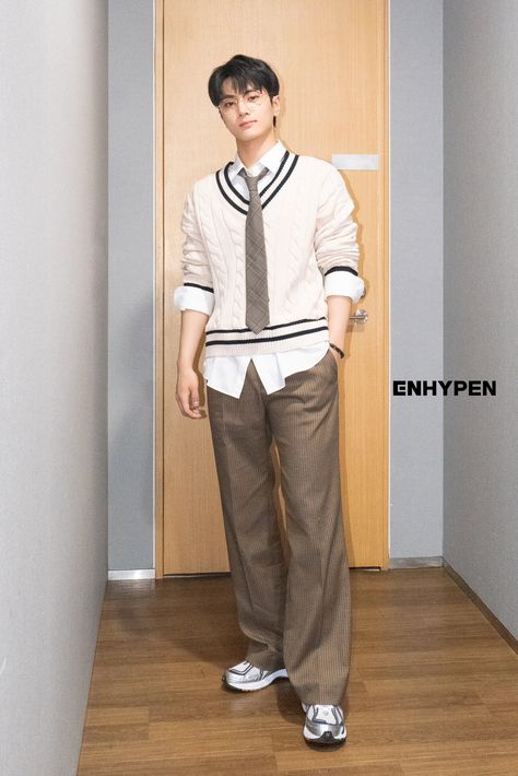 Outfit Cowok, Kpop Fashion Men, Jay Icon, Kpop Concert Outfit, Dark Blood, Photo Sketch, Best Kpop, Cool Outfits For Men, Kpop Outfits