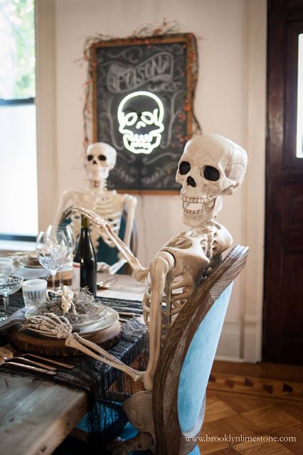 Dead Dinner Party | Halloween Dining Room | Brooklyn Limestone Halloween Dining Room, Halloween Tour, Dining Room Decorating Ideas, Dining Room Decorating, Spooky Home Decor, Modern Halloween, Elegant Halloween, Horror Decor, Halloween Tattoo