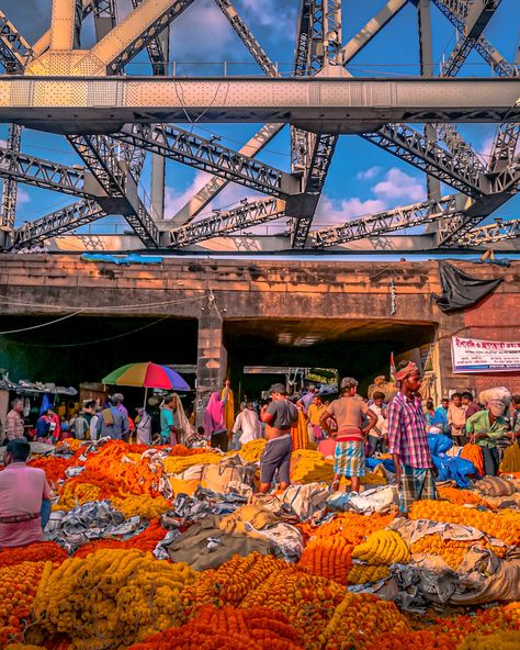 Flower Market Kolkata, Mullick Ghat Flower Market, College Street Kolkata, New Market Kolkata, Kolkata Aesthetic, Happy World Photography Day, Bengali Aesthetic, Howrah Bridge, Tea Stall