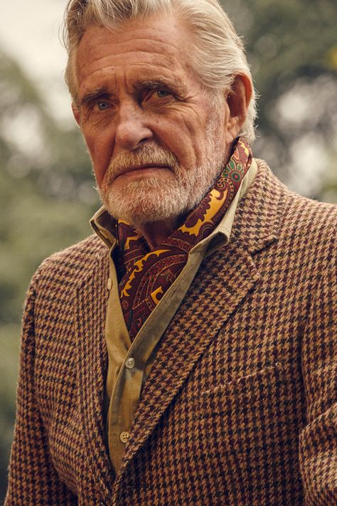 Man wearing a brown and plum check genuine Harris Tweed jacket with a green shirt and a red and yellow paisley printed silk scarf underneath Aw23 Menswear, English Countryside Fashion, Countryside Fashion, Brown Weave, Harris Tweed Jacket, Tweed Jackets, Perfect Jacket, Mens Sport Coat, British Countryside