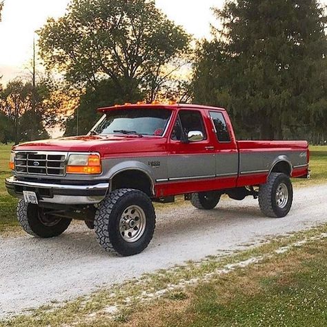 I need this! @josiah.hogan - Follow @cpaddict  - #oldschool #ford #obs #twotone #lifted #pickup #awesome #cpaddict #follow Ford F250 Diesel, Ford Obs, Ford Trucks For Sale, Obs Ford, 1979 Ford Truck, Obs Truck, Ford Diesel, Dream Trucks, Custom Pickup Trucks