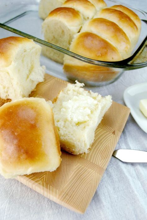 Amish Potato Rolls - Homemade Dinner Roll Recipe Potato Yeast Rolls, Potato Yeast, Potato Water, Oatmeal Dinner, Potato Rolls Recipe, Dinner Roll Recipe, Friendship Bread Recipe, Mennonite Recipes, Rolls Homemade