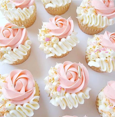 18. Soft Pink and White Buttercream Cupcakes Who doesn’t love those yummy scrumptious cupcakes that are all the rage in the dessert world today?... Elegant Cupcakes, Cupcake Decorating Tips, Fancy Cupcakes, White Buttercream, Pretty Cupcakes, Cupcake Decorations, Cupcake Cake Designs, White Cupcakes, Buttercream Cupcakes