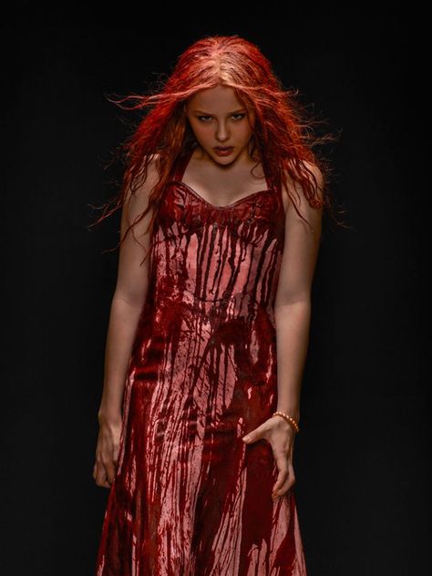 Carrie Halloween Costume, Couple's Costume, Carrie 2013, Carrie Movie, Creepy Costume, Horror Movie Costumes, Movie Halloween Costumes, Carrie White, Chloë Grace Moretz