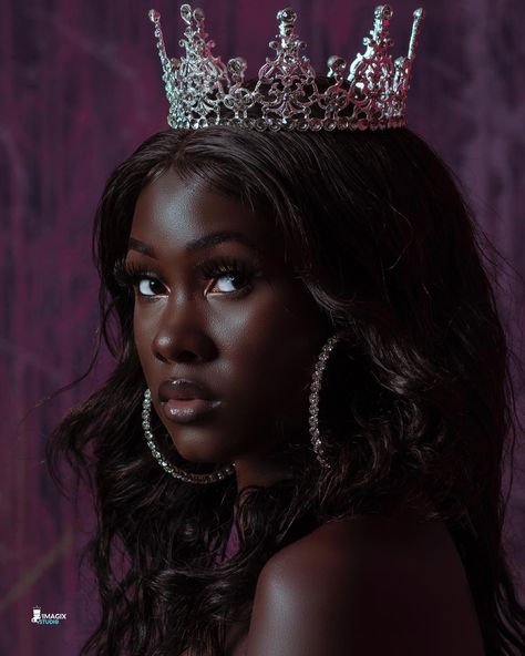 Spades Wallpaper, Dark Skin Models, Honey Photography, Beautiful Photoshoot Ideas, Queen Aesthetic, Glam Photoshoot, Beauty Photoshoot, Dark Skin Beauty, Black Femininity