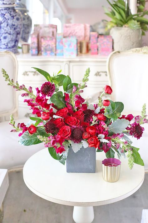 Christmas Dining Table Decorations, Hotel Flower Arrangements, Red Flower Arrangements, Valentine Flower Arrangements, Dining Table Decorations, Hotel Flowers, Altar Flowers, Christmas Dining Table, Flower Business