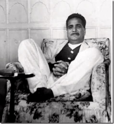 Rare photograph of Allama Iqbal - Pakistani Poet & Philosopher. Pakistan Quotes, History Of Pakistan, Pakistan Independence, 9 November, Pakistan Zindabad, Iqbal Poetry, Allama Iqbal, National Heroes, Islamic Republic