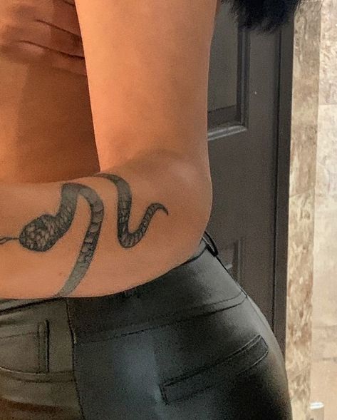 Alex Stern, Hell Bent, Snake Tattoo Design, Stylist Tattoos, Dainty Tattoos, Leigh Bardugo, Dream Tattoos, Snake Tattoo, Simplistic Tattoos