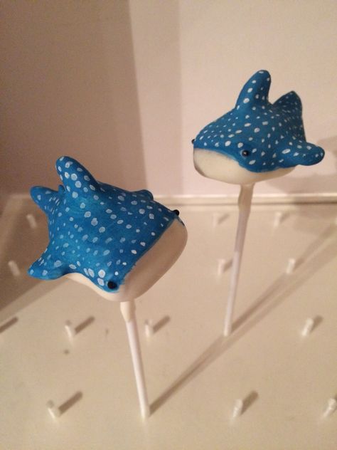 Marine Biology Theme Party, Whale Shark Birthday Party, Ocean Desserts, Shark Themed Desserts, Cute Shark Cake, Shark Food Ideas, Whale Shark Cake, Whale Shark Nails, Shark Desserts