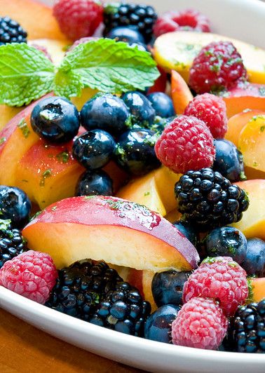 Peaches and Berries with Lemon~Mint Syrup from Once Upon a Chef      Peaches & Berries with Lemon-Mint Syrup Mint Syrup, Sommer Mad, Once Upon A Chef, Summer Salads With Fruit, Fresh Fruit Salad, Peach Recipe, Lemon Mint, Fruit Dishes, Fruit Salads