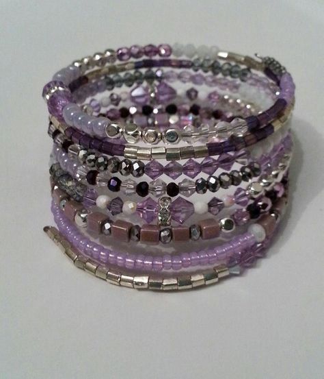 Purple memory wire bracelet Easy Jewelry Making Ideas, Memory Bracelet, Memory Wire Jewelry, Jewelry Skull, Memory Wire Wrap Bracelets, Wire Jewelry Rings, Beaded Memory Wire Bracelets, Beaded Memory Wire, Wire Bracelets