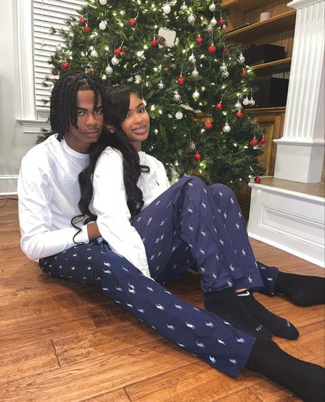 Christmas Couple Pictures Black People, Couples Winter Outfits, Couple Christmas Pictures, Dickies Outfit, Christmas Couple Pictures, Black Relationship Goals, Cute Couple Outfits, Black Love Couples, Black Couples Goals