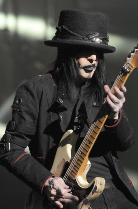 Mick Mars of Mötley Crüe in a Junker Designs look by Tod Waters, Houston Texas Toyota Center, Dave Navarro, Mick Mars, Vince Neil, Motley Crüe, Rock Guitarist, Best Guitarist, 80s Rock, Nikki Sixx