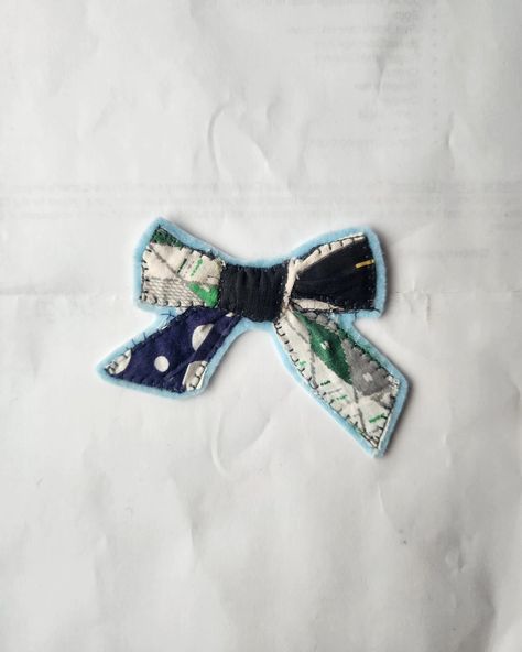 Love Bows🎀? Love DIY✂️?? Check out my iron-on patches now in the Etsy shop! Hand tied from vintage quilts and carefully stitched into place on colored felt backings, these are the easiest way for you to add a sweet and trendy accent to a jacket, bag or shirt! Ready to iron, just peel the paper backing🥰 Here are 3 of 8 bow patches, available now. https://ahumblethread.etsy.com Felt Patches Diy, Knit Embroidery, Felt Patch, Diy Sweatshirt, Diy Patches, Sew On Patches, Vintage Quilts, A Jacket, Iron On Patches