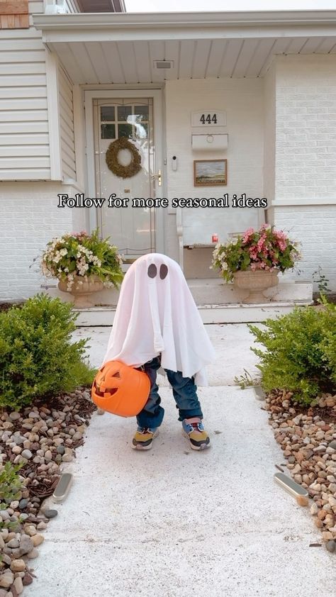 Cynthia Villegas | your new DIY & Home decor bestie | Halloween kid Ghost…… how adorable. . You need to get some pool noodles before summer ends… seriously you can do like anything with a pool... | Instagram Pool Noodle Ghost, Pool Noodles Ideas, Pool Noodle Halloween, Diy Halloween Porch, Diy Ghost Decoration, Noodles Ideas, Scare Crow, Cute Halloween Decorations, Halloween Decorations For Kids