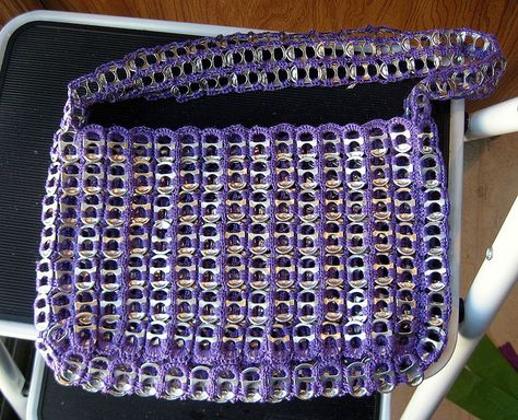 Purple tab purse, via Flickr. Pop Tab Purse, Pop Can Tabs, Can Tab Crafts, Pop Tab Crafts, Soda Tabs, Pop Tabs, Purple Purse, Everyday Purse, Pop Cans