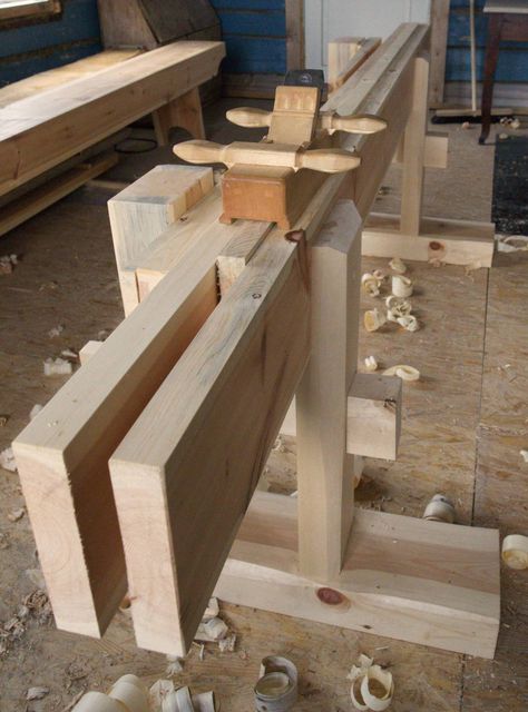 This is a typical situation with a "skottbenk" used with at "skottokse" (the handplane) for shooting the edgde of a long board. Photo: Roald Renmælmo Tool Bench, Long Board, Long Bench, Woodworking Workbench, Woodworking Hand Tools, Wood Works, Wood Tools, Woodworking Jigs, Woodworking Bench