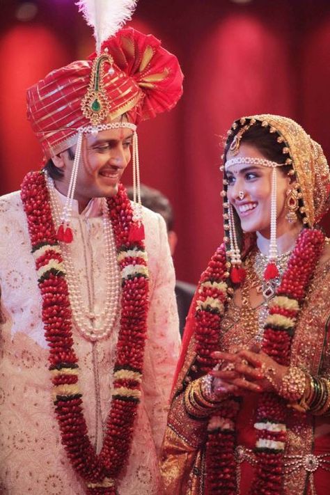 A WEDDING PLANNER: Bollywood Marathi Brides - Indian wedding Bollywood Brides, Maharashtrian Wedding, Indian Wedding Garland, Maharashtrian Jewellery, Marathi Bride, Marathi Wedding, Celebrity Bride, Neeta Lulla, Celebrity Wedding Dresses