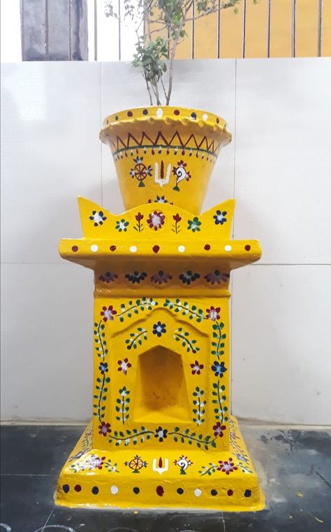 Tulasi Vrundavan Design, Tulasi Kota Designs Painting, Tulsi Pot Design Painting, Tulasi Pot Design, Tulsi Pot Painting Ideas, Tulasi Kota Designs, Tulsi Pot Design, Tulasi Pot Designs Painting, Tulsi Vrindavan