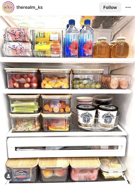 Fridge Restocking, Fridge Organization Hacks, Fridge Organized, Organic Cooking, Room Organization Bedroom, House Organisation, Fridge Decor, Refrigerator Organization, Fridge Organization