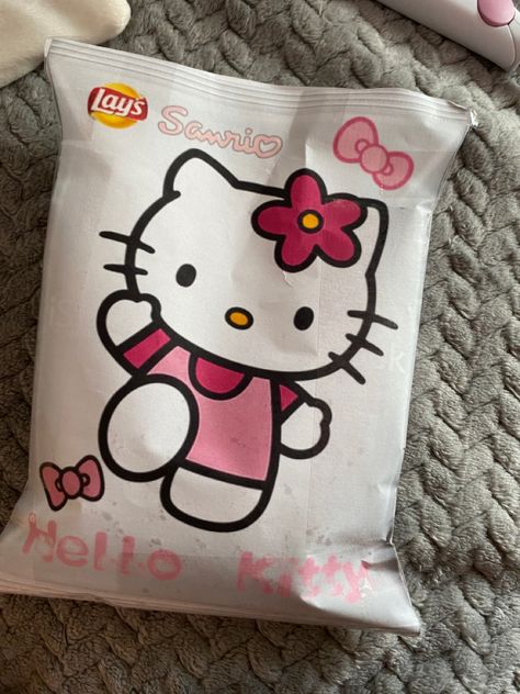 Hello Kitty Chip Bag, Blindbag Ideas, Sanrio Birthday, Hello Kitty Birthday Theme, Hello Kitty Theme Party, Party Candy Bags, Shopkins Toys, Hello Kitty Birthday Party, Candy Birthday Party