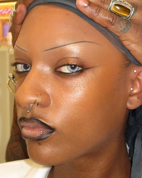 Shaved Brows, Goth Eyebrows, Shave Eyebrows, Bleached Eyebrows, Eyebrow Styles, Makeup For Black Skin, Cool Makeup Looks, Ethereal Makeup, Unique Makeup