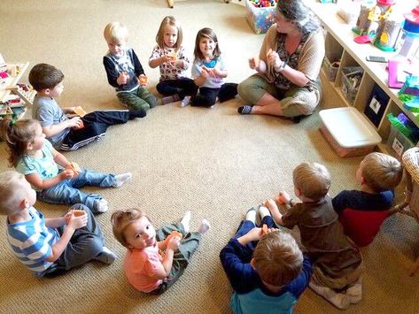 Circle Time is a common part of the preschool routine. The purpose of Circle Time is to welcome the children, introduce the topic of the day and build a sense of community.   Welcome Children MUSIC: Play the Circle Time Song included in your Welcome Gift bag.GATHER: Sit together on a rug, blanket or in the same special place in … Preschool Routine, Montessori Activities Preschool, Children Music, Weather Books, Circle Time Songs, Preschool Circle Time, Social Emotional Skills, Emotional Skills, Circle Time