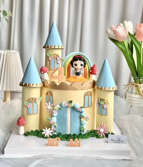 Castle Cakes For Girls Birthday, Castle Theme Cake, Fairy Castle Cake, Disney Castle Cake, Disney Princess Theme Party, Princess Theme Cake, Cinderella Birthday Cake, Castle Birthday Cakes, Snow White Cake