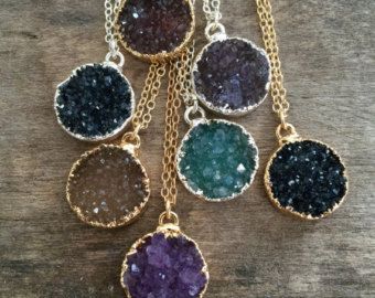 Druzy Jewelry, Resin Jewellery, Druzy Necklace, Druzy Quartz, Art Deco Earrings, Chic Jewelry, Necklace Online, Unique Gemstones, Brass Earrings