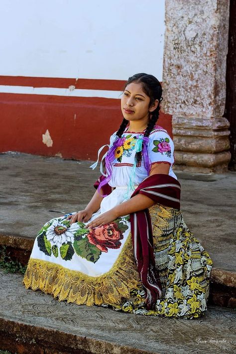 Mexican Traditional Clothing, Traditional Mexican Shirts, Endometrial Polyps, Mexico People, Urban People, Mexican Culture Art, Mexican Shirts, Mexican Fashion, Mexico Culture