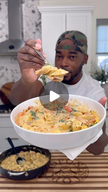 Daven Gates aka OneStopChop on Instagram Cheese Tortellini With White Sauce, 5 Cheese Tortellini Sauce, Pasta Dish For Thanksgiving, Tortelinni Sauce Recipe, Chicken Tortellini Pasta Recipes, Easy Pasta Dishes Vegetarian, How To Cook Tortellini Pasta, Easy Dinner For One Healthy, Pot Luck Pasta Dishes