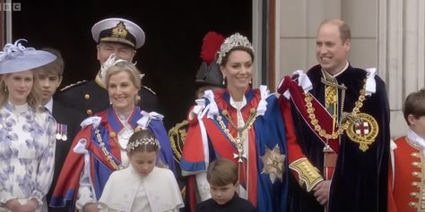 Welcome to THE most dramatic part of this day. Order Of The Garter, Philip Treacy, Lady Louise Windsor, St James' Park, Principe Harry, Princess Alexandra, Prince Andrew, Princess Anne, Duchess Catherine