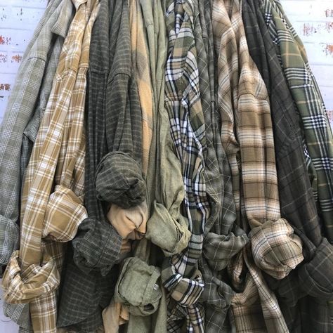 Vintage Flannel Aesthetic, Wedding Robes, Plaid Shirts, Flannel Shirts, Bridal Parties, Vintage Flannel, Hair And Makeup, Green Plaid, Dream Clothes