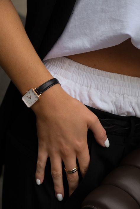 Dw Watch Women, Daniel Wellington Watch Women, Dw Watch, Classic Watch Women, Watch With Leather Strap, Daniel Wellington Watch, Black Leather Watch, Minimalist Watch, White Watch