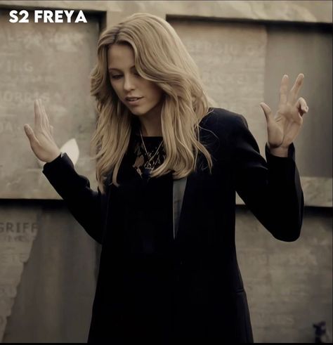 Icon People, Freya Mikaelson, The Mikaelsons, Katherine Pierce, Klaus Mikaelson, Emo Fashion, Vampire Diaries The Originals, Modern Warfare, Vampire Diaries