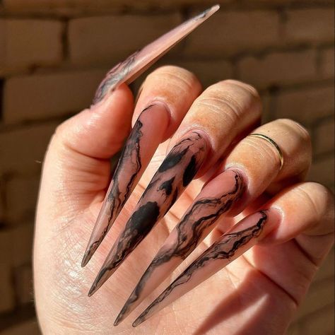 Black Stiletto Nails Halloween, Smokey Nails Design, Nail Ideas Stiletto Long, Halloween Stiletto Nails Design, Stiletto Nails Halloween, Nails Dark Feminine, Stiletto Halloween Nails, Dark Feminine Nails, Halloween Stiletto Nails