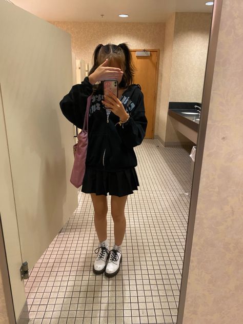 Pleated Skirt School Outfit, Pleated Skirt Hoodie Outfit, Pleaded Skirt Outfits Aesthetic Black, Zip Up Hoodie With Skirt, Hoodie With Skirt Outfit, Skirt And Hoodie, Sweatshirt With Pleated Skirt, Hoodie And Skirt Outfit, Skirt With Hoodie Outfit